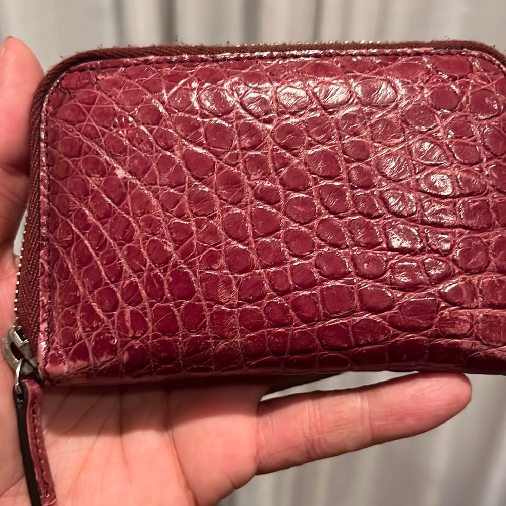 Crocodile GUCCI zip around card case. USED. Few scratches.